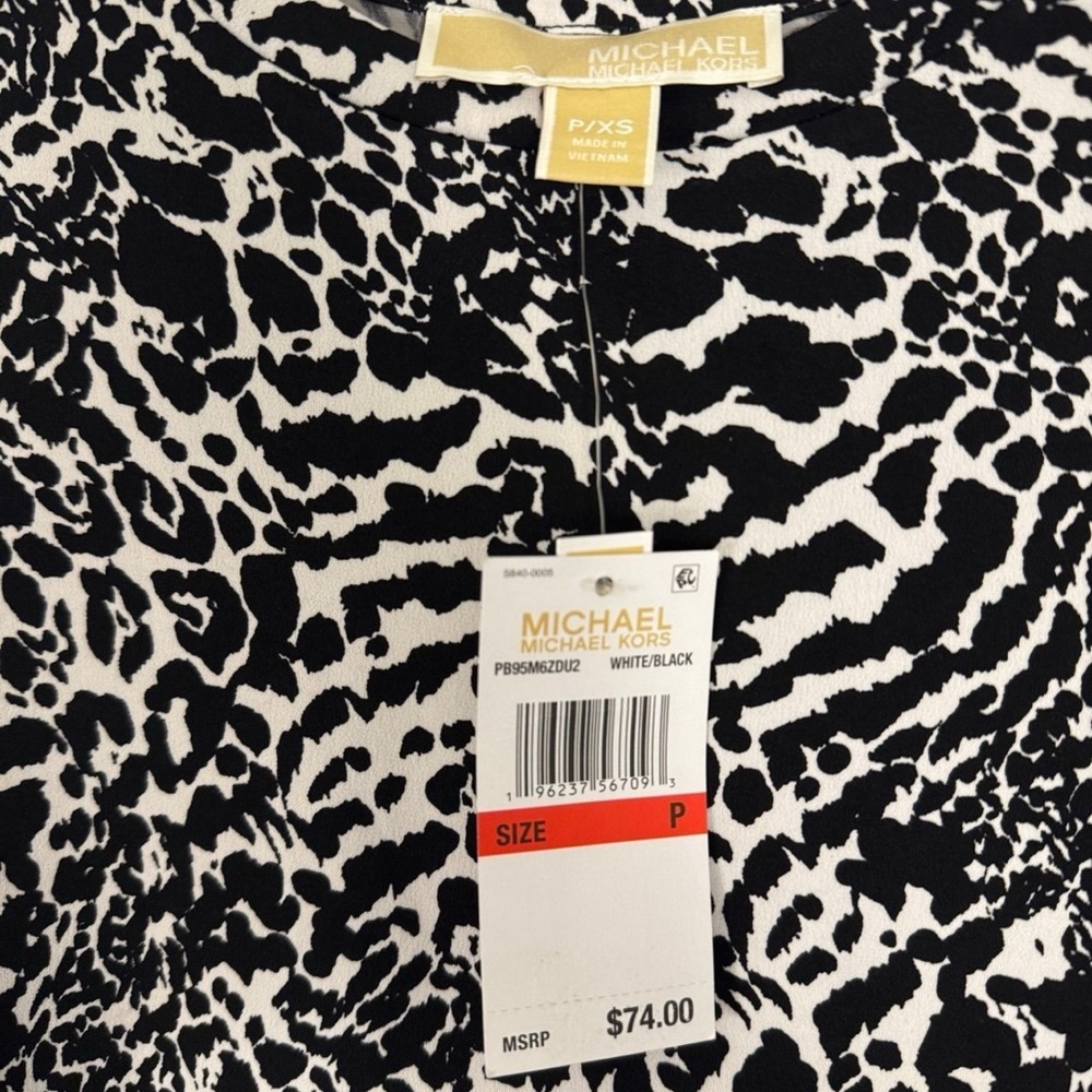 Michael Kors PETITES WOMENS
CREWNECK SHORT SLEEVE
BLOUSE - Picture 2 of 3
